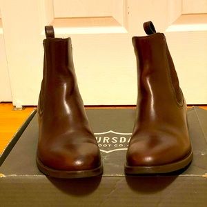 Very slightly used Thursday Boot Company Chelsea boots size 7.5 pristine CN.